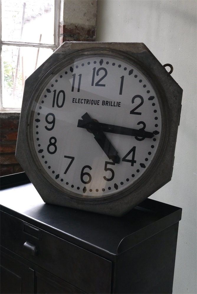 horloge lettre lumineuse